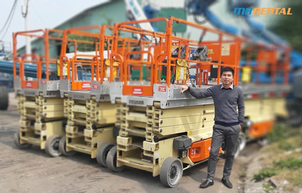 Hệ thống xe nâng JLG đời mới tại kho bãi