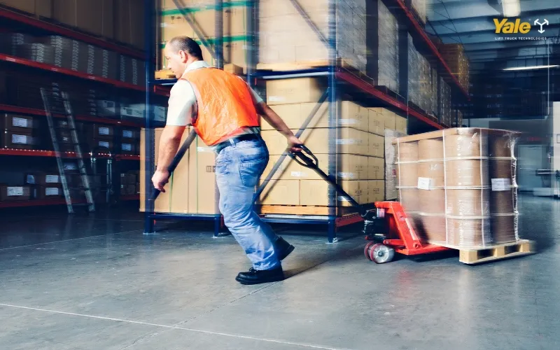 Xe nâng tay dễ dàng vận hành, thao rác đơn giản