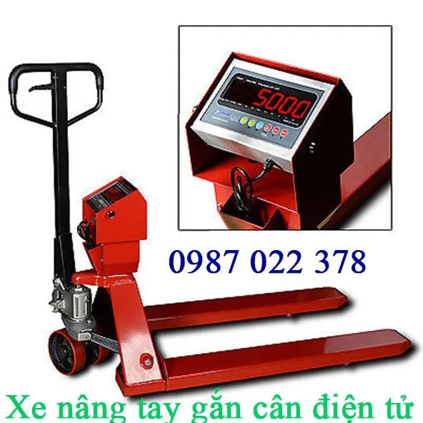 Xe nâng tay gắn cân điện tử Niuli giúp đo lường tải trọng chính xác trong kho hàng