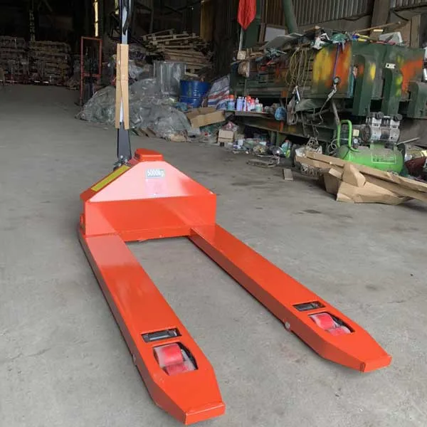 Mẫu xe nâng tay 5 tấn hãng Niuli với khung thép dày dặn