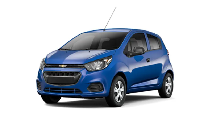 Mẫu xe Chevrolet Spark Van màu xanh trong phân khúc ô tô 2 chỗ ngồi giá rẻ