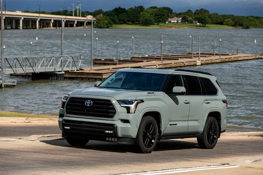 Toyota Sequoia - mẫu xe ô tô 8 chỗ bền bỉ dựa trên nền tảng Tundra