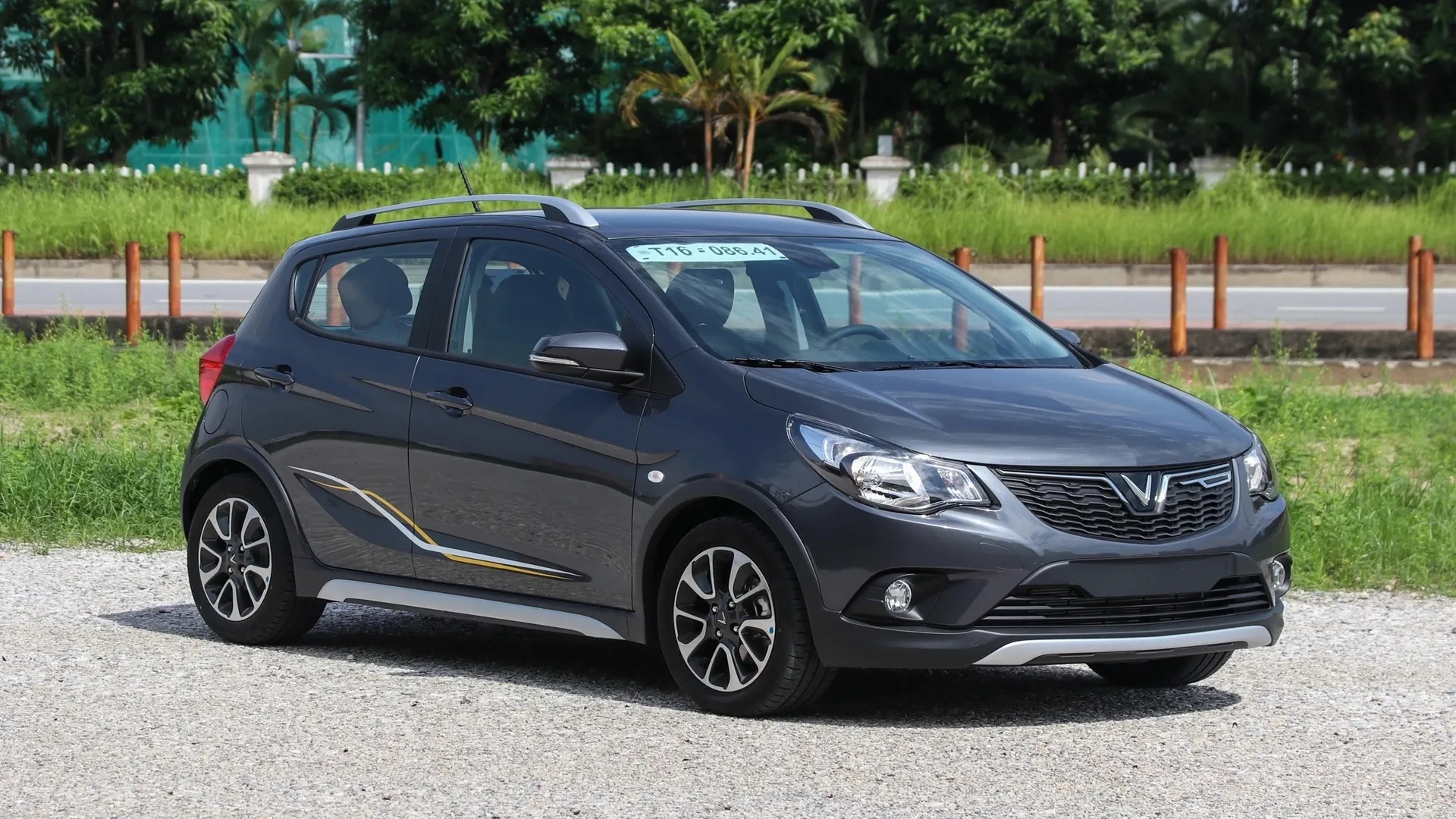 VinFast Fadil, hatchback đô thị với trang bị an toàn vượt trội trong phân khúc xe ô tô nhỏ cho nữ