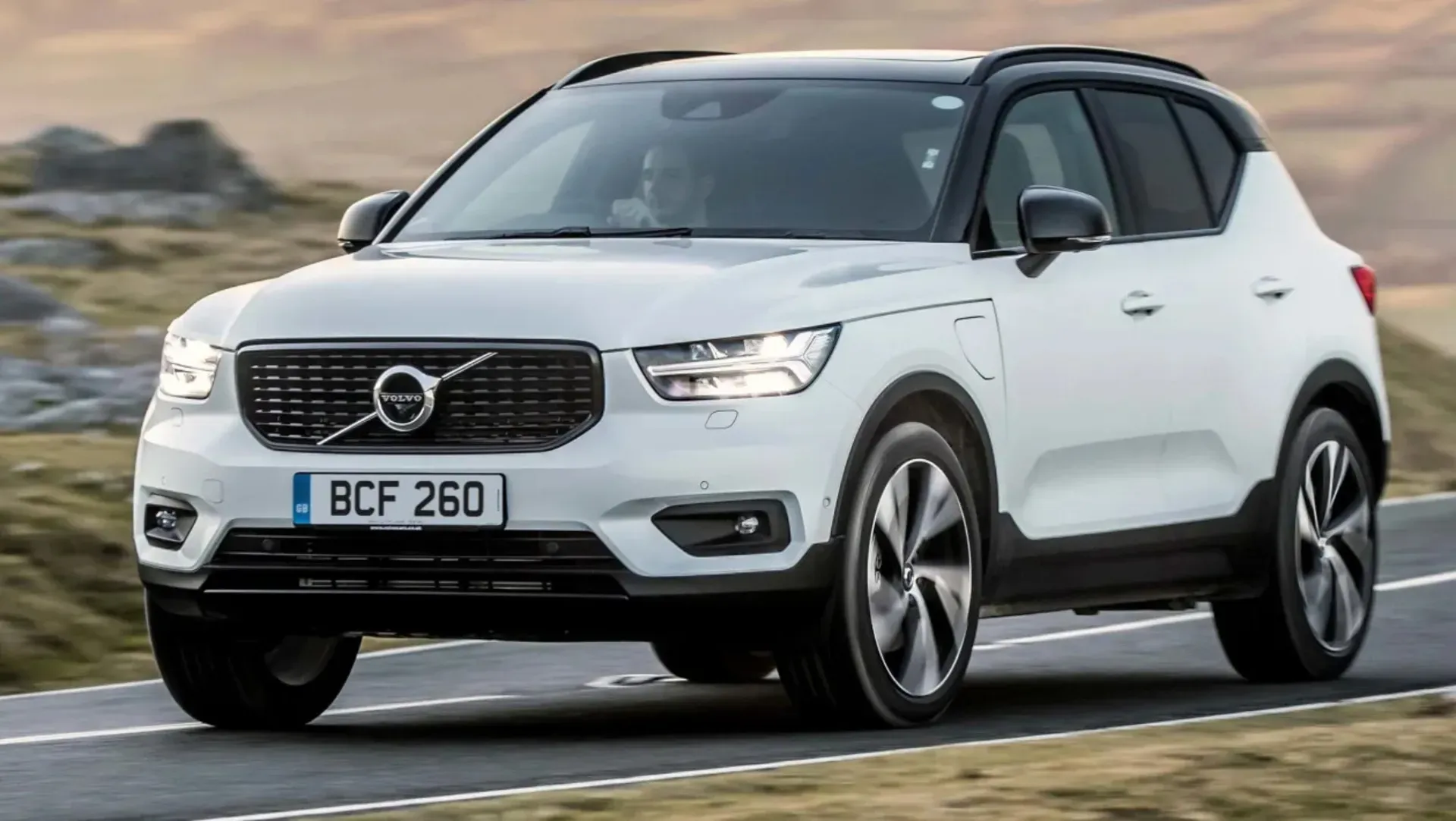 Volvo XC40, SUV sang trọng cỡ nhỏ, ưu tiên tính năng an toàn cho xe ô tô nhỏ cho nữ