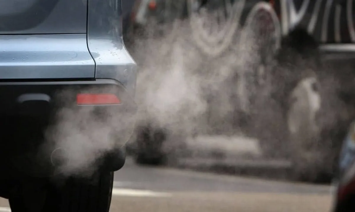 Hiện tượng xe xả khói đen do thừa nhiên liệu hoặc lỗi bộ xử lý khí thải