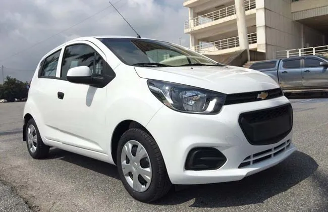 hình ảnh chevrolet spark van nhìn từ phía trước góc chéo