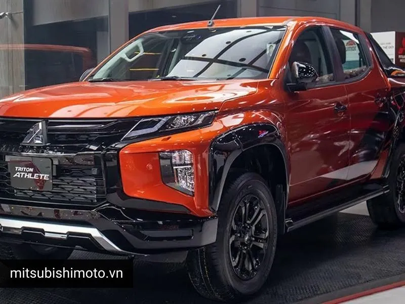 Mitsubishi Triton trở nên nổi bật hơn nhờ có dãy đèn LED báo phanh phụ