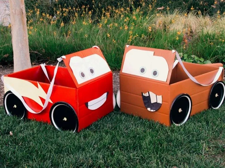 Xe ô tô từ thùng carton đáng yêu