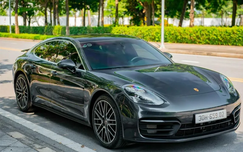Xe Porsche Panamera ô tô logo con ngựa