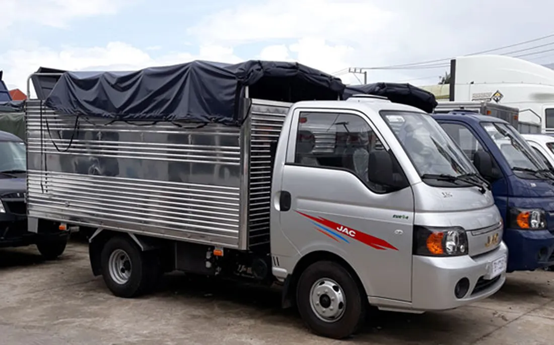 Xe JAC X125 thùng kín
