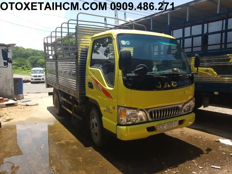 jac 2,4 tấn thùng mui bạt