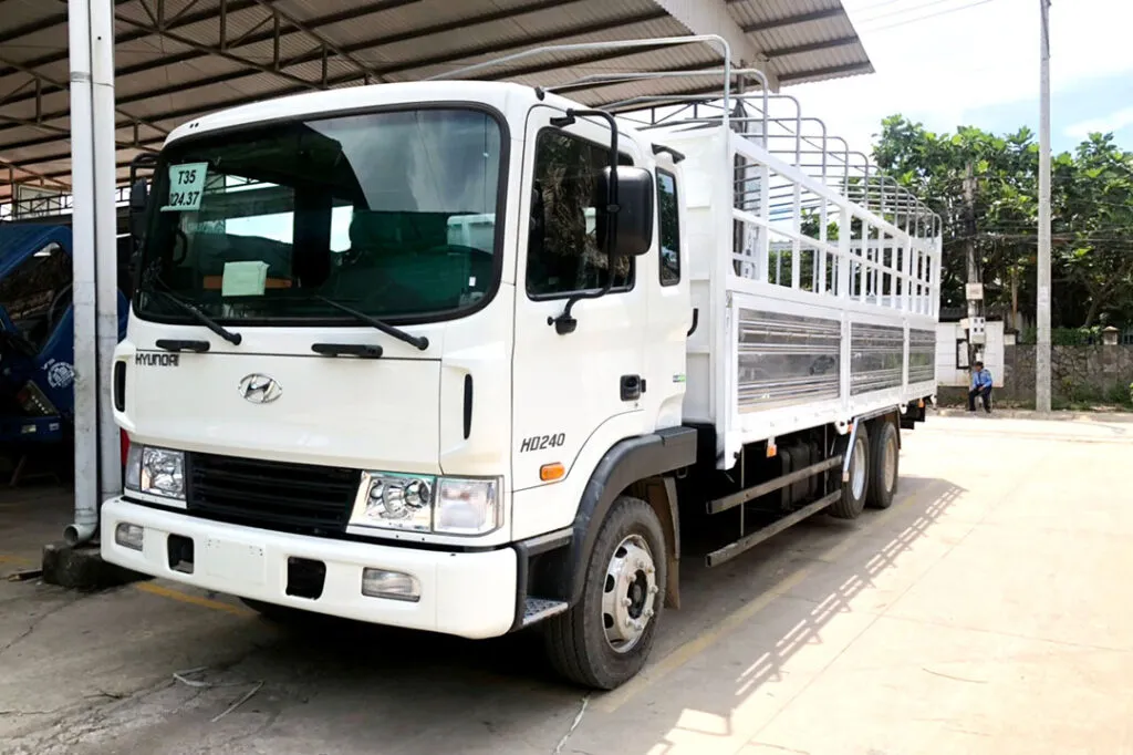 Xe tải 3 chân Huyndai HD240 và top xe bán tải bán chạy nhất