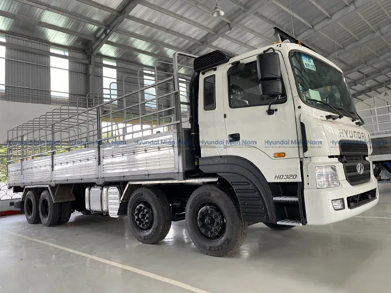 Xe Tải 4 Chân Hyundai HD320 Thùng Mui Bạt 19 Tấn Thùng Dài 12m2