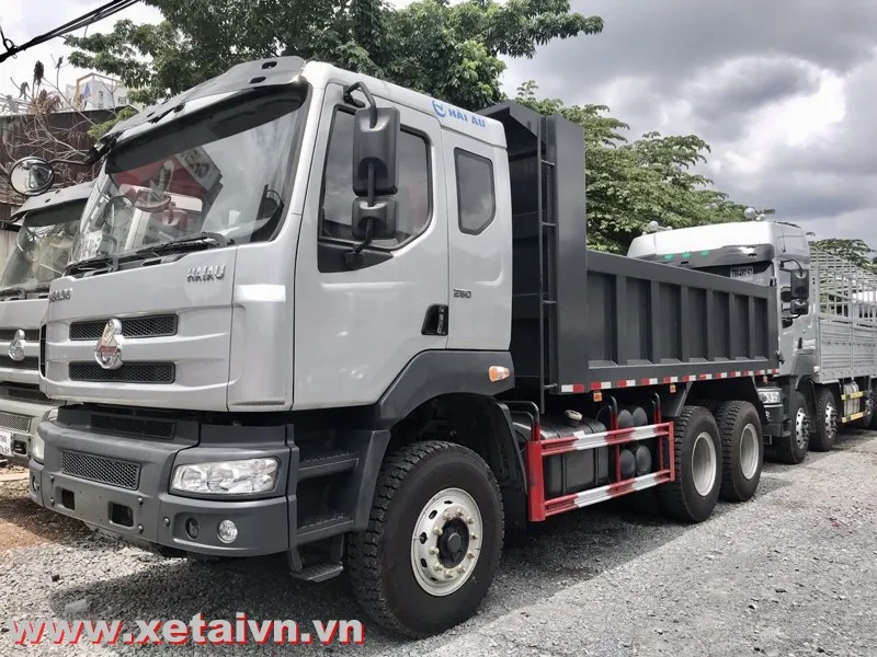 Toàn cảnh xe ben Chenglong 3 chân đời 2024