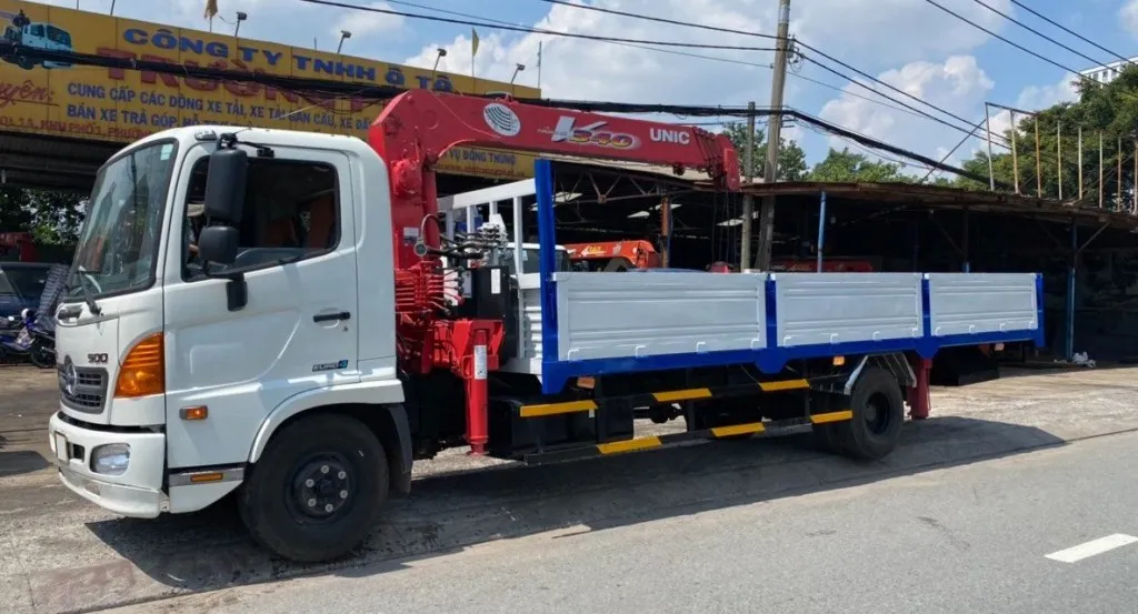 Xe tải Hino FC 5 tấn đời 2020 gắn cẩu Unic