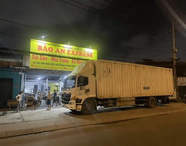 Xe tải chở hàng Sài Gòn ra Mỹ Đình