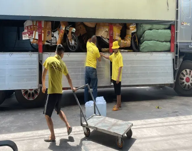 Xe tải chở hàng Sài Gòn đi Hà Nội