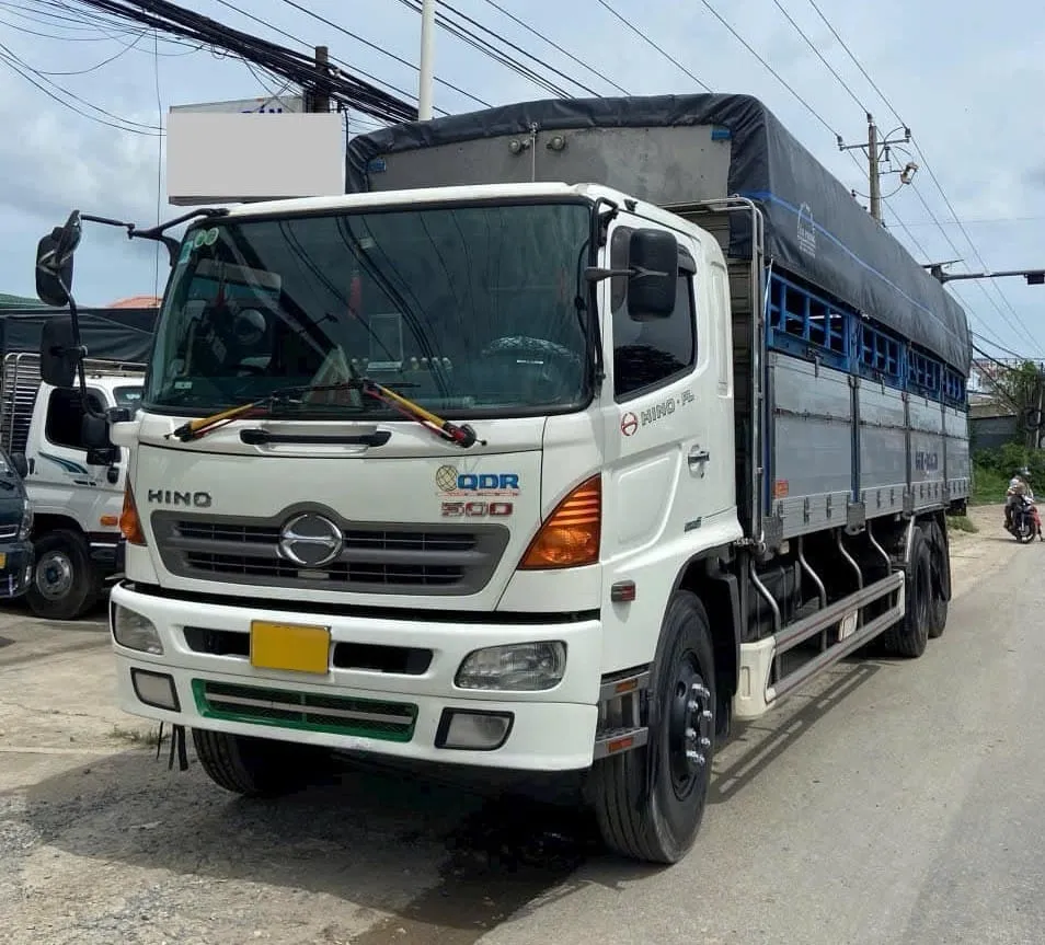 Kiểm tra xe bán tải cũ với khả năng tải lớn