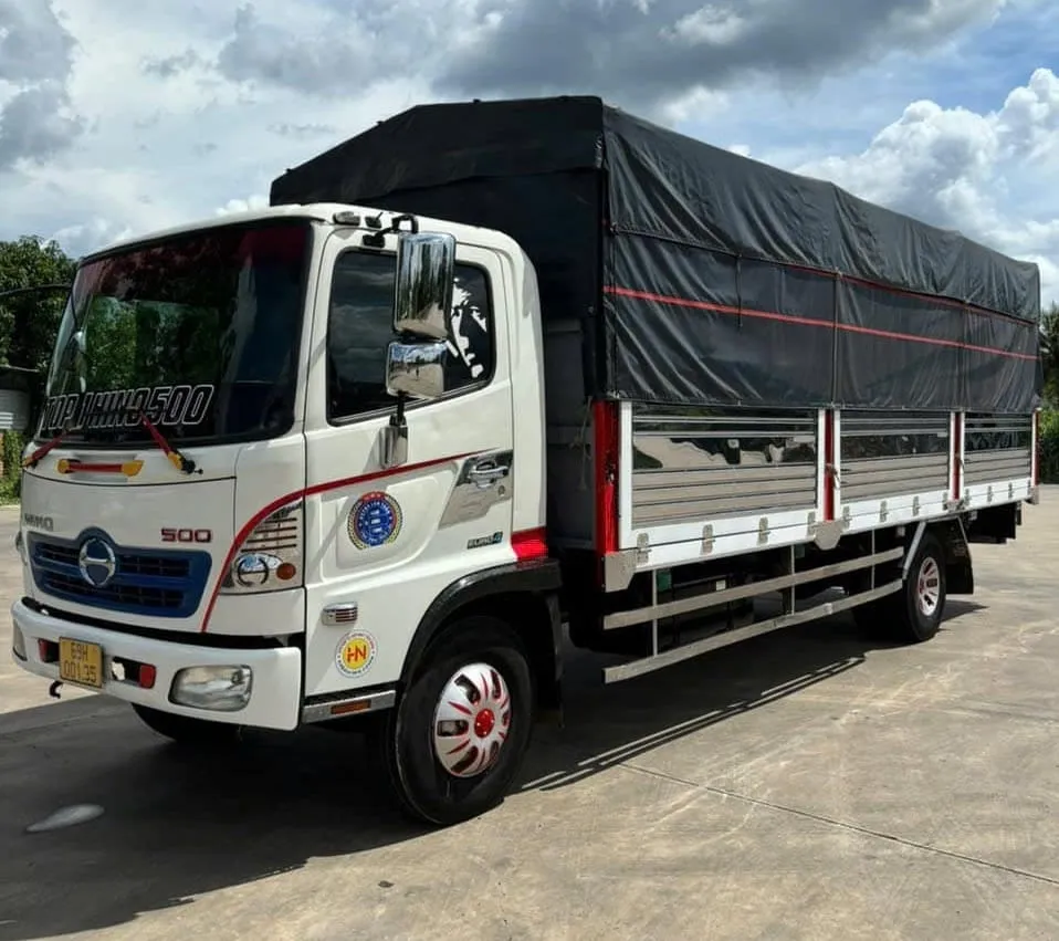 Hình ảnh tổng thể chiếc xe bán tải cũ Daklak sau khi lắp đặt nắp thùng