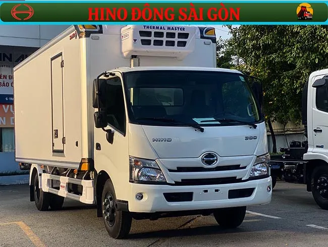 Xe tải Hino XZU730 thùng đông lạnh 5 tấn với máy lạnh Thermal master