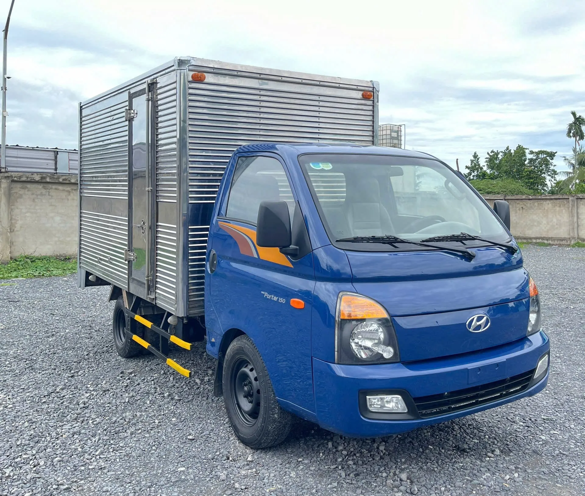 Kiểm định chất lượng nội thất xe bán tải cũ Toyota Hilux tại chợ tốt xe bán tải cũ Daklak