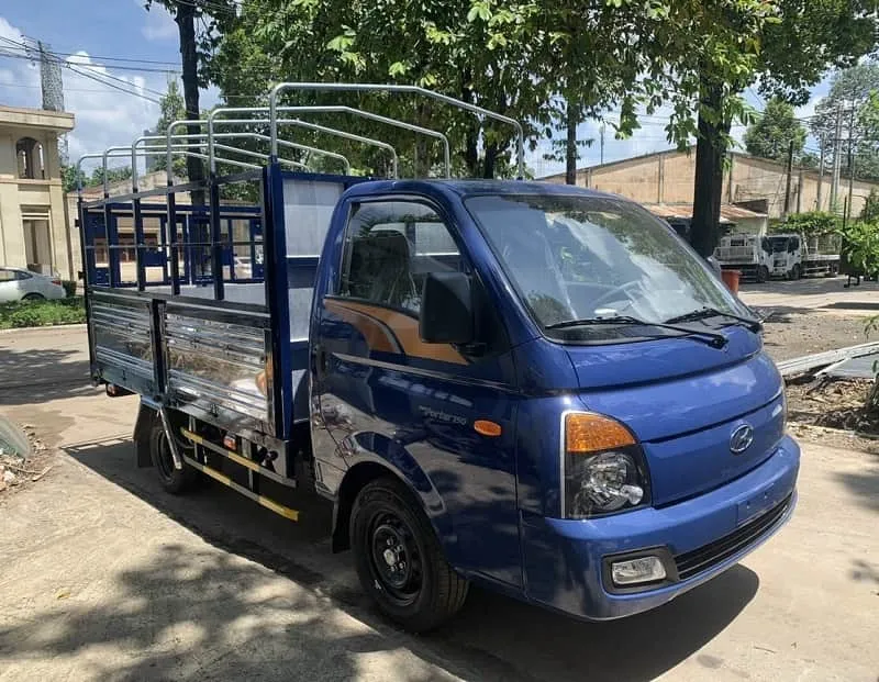 Xe tải Hyundai H150 thùng bạt