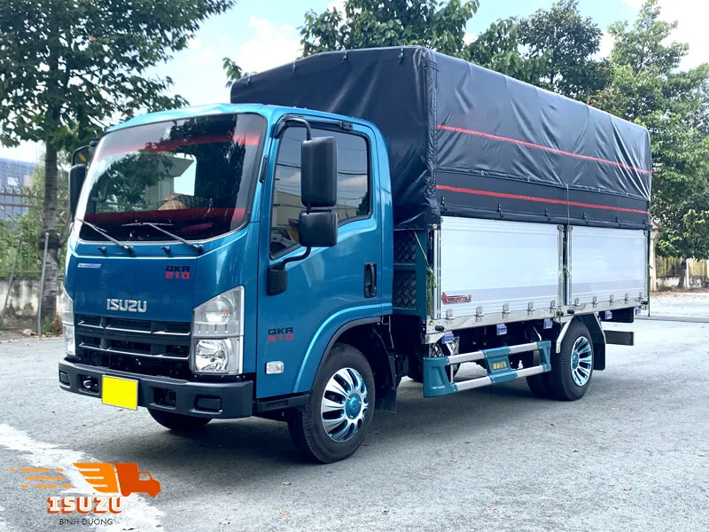 Xe tải Isuzu 2.4 tấn thùng bạt