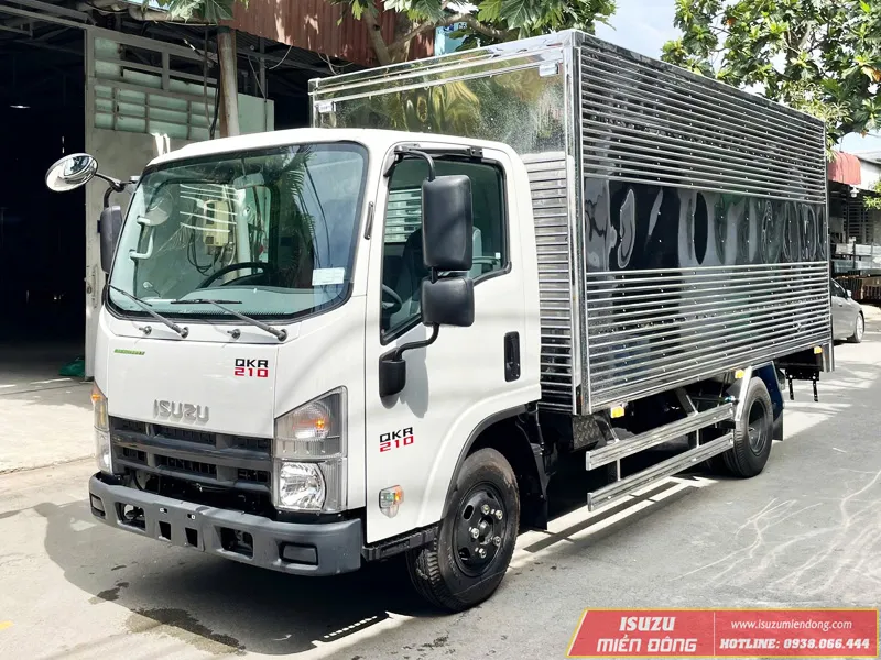 Xe tải Isuzu 2T3 QKR 210 thùng kín Euro 5
