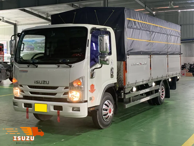Xe tải Isuzu 3 tấn 5 NPR400 thùng bạt