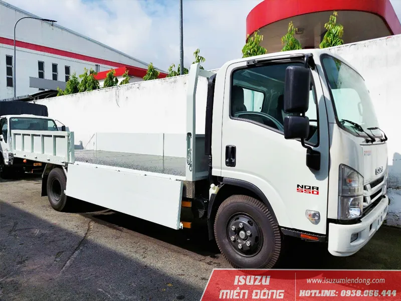 Xe tải Isuzu 4.9 tấn NQR 550 thùng lửng tiêu chuẩn