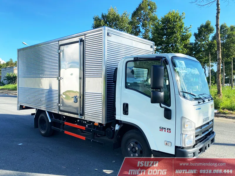 Ngoại thất xe tải Isuzu QKR 210 thùng kín