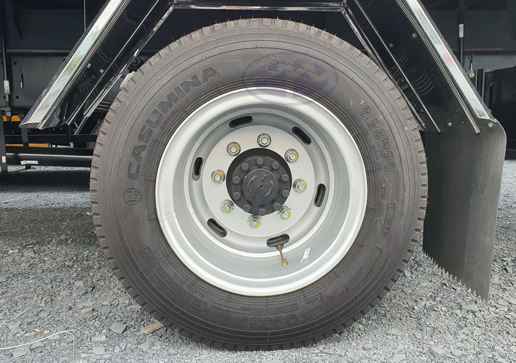 Lốp xe cỡ 8.25R20 đảm bảo khả năng bám đường