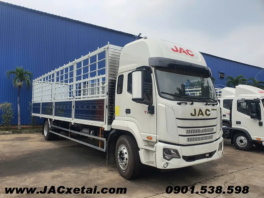 Hình ảnh Xe tải JAC Dawos T9 với tải trọng 8 tấn và kích thước thùng dài lên đến 10 mét, chuyên dụng cho hàng hóa siêu trường siêu trọng