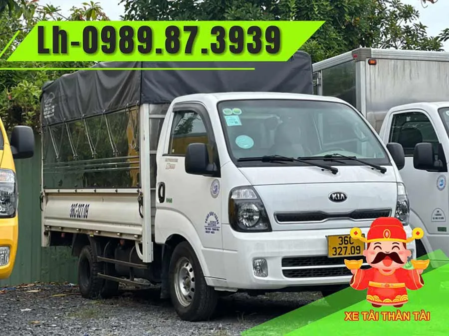 Xe thương mại thùng kín đời 2020, một ví dụ về phương tiện vận tải đã qua sử dụng phổ biến khi mua bán xe tải cũ Đà Nẵng