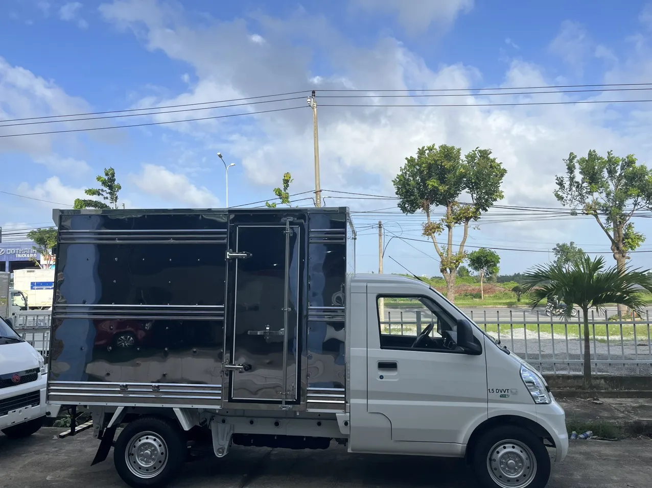 Xe tải nhỏ TQ Wuling N300P thùng kín 3 cửa