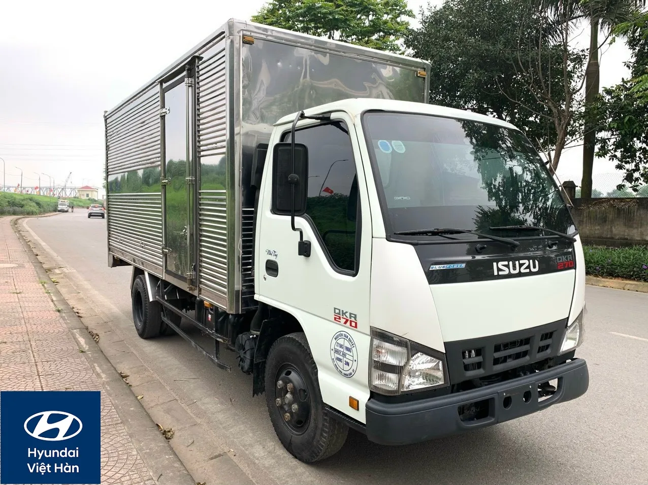 Xe tải Isuzu QKR230 thùng kín đời 2015