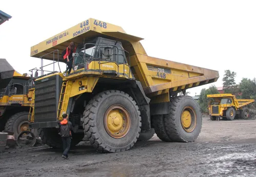 Xe tải siêu trường siêu trọng Komatsu HD785 chuyên chở hàng hóa cực lớn