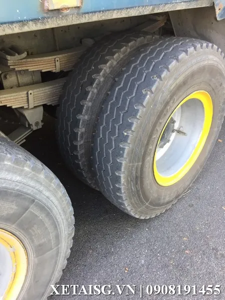 Táp-lô và vô lăng xe tải Auman 3 chân đời cũ