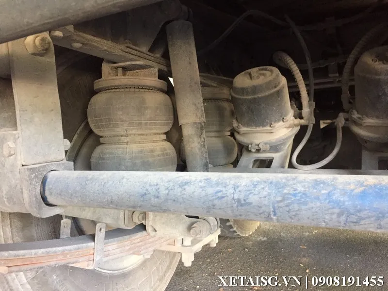 Cầu sau xe tải Auman 3 chân, kiểm tra dầu cầu