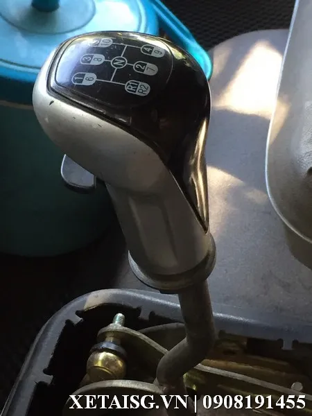 Đèn hậu và biển số xe tải Auman 3 chân