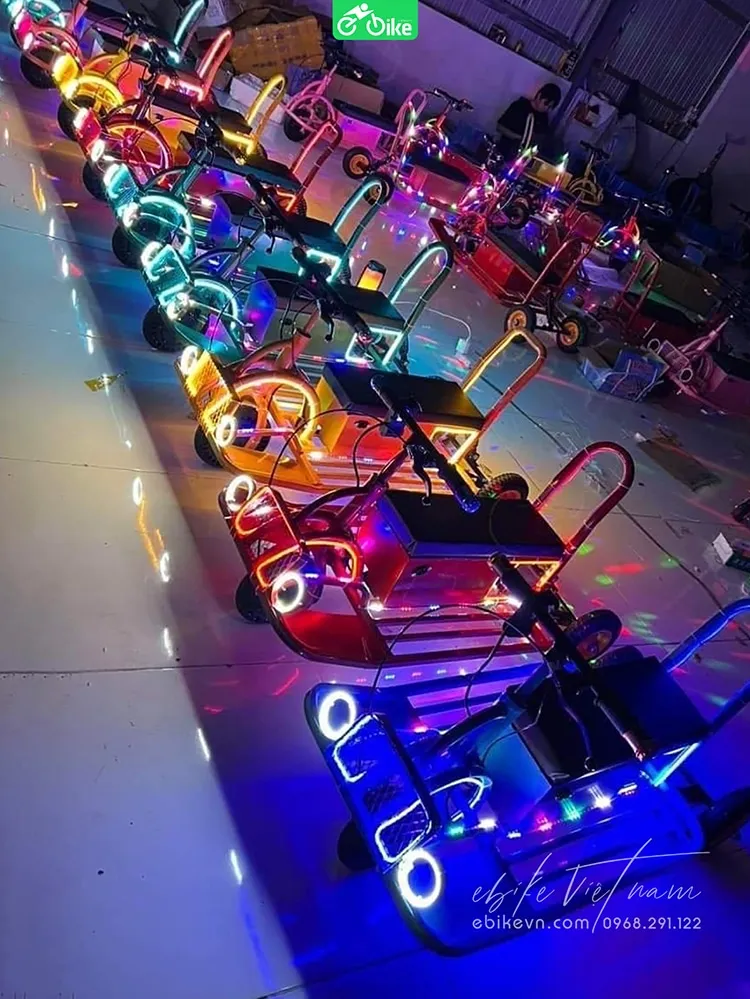 Chi tiết góc lái và hệ thống điều khiển xe điện khu vui chơi