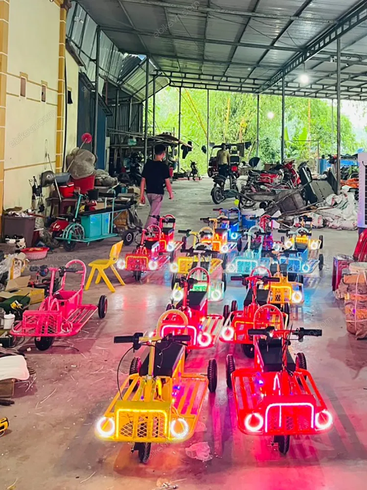 Hệ thống ghế ngồi rộng rãi trên xe điện khu vui chơi