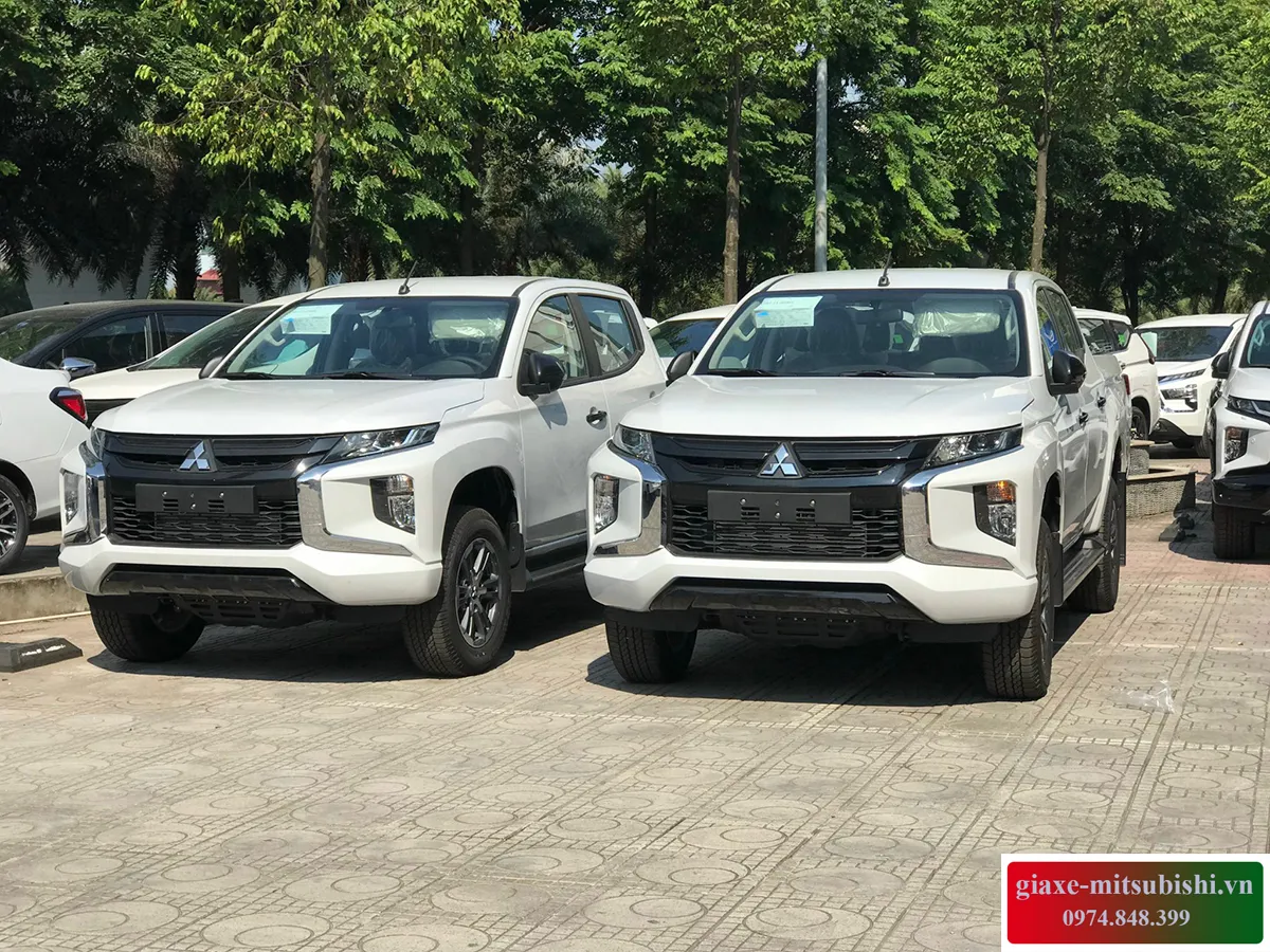 Xe bán tải Mitsubishi Triton cũ 4x4 MT số sàn màu trắng, lựa chọn tối ưu
