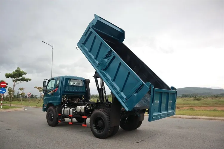 Hình ảnh cận cảnh ngoại thất phần đầu cabin xe ben Thaco Forland FD150