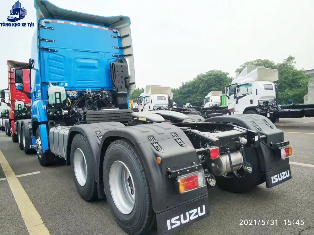 Tổng thể xe đầu kéo Isuzu Giga nhìn từ phía bên hông