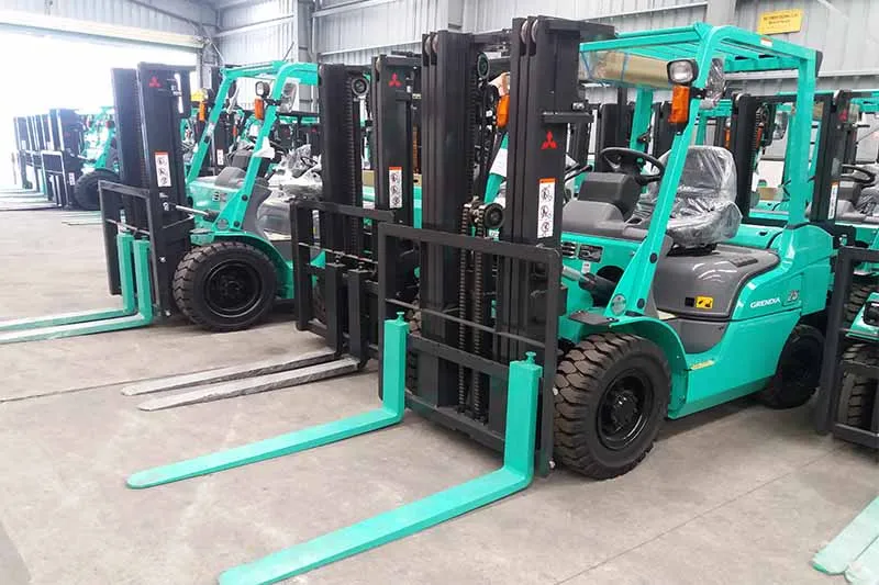 xe_nang_mitsubishi_2.5_tan