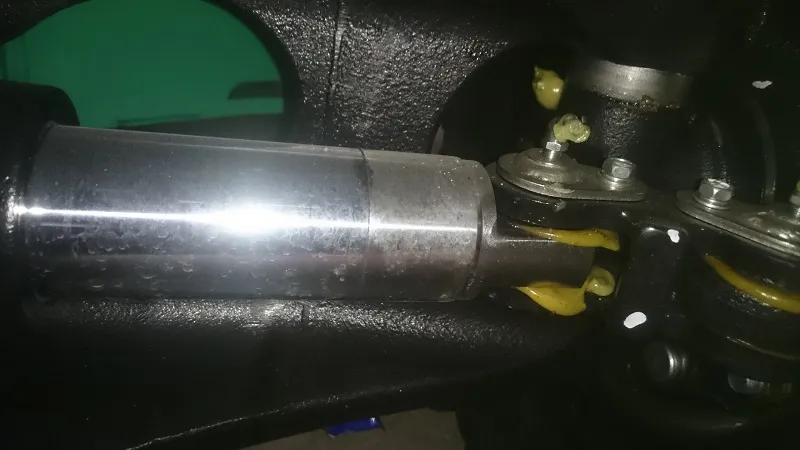 Hệ thống xi lanh chống lật phía sau xe nâng