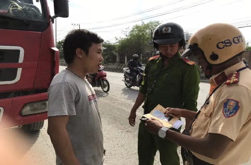 Xử phạt khi dùng GPLX giả