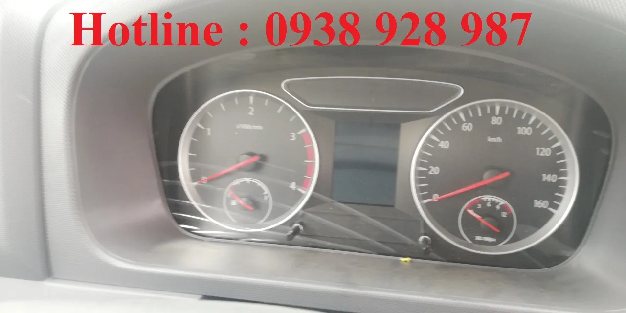 Đồng hồ Taplo của FD500.E4 với màn hình LCD hiển thị đa thông tin