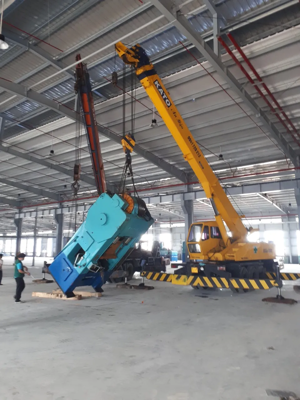 Hệ thống cần cẩu chính và cabin điều khiển xe cẩu Kato 50 tấn